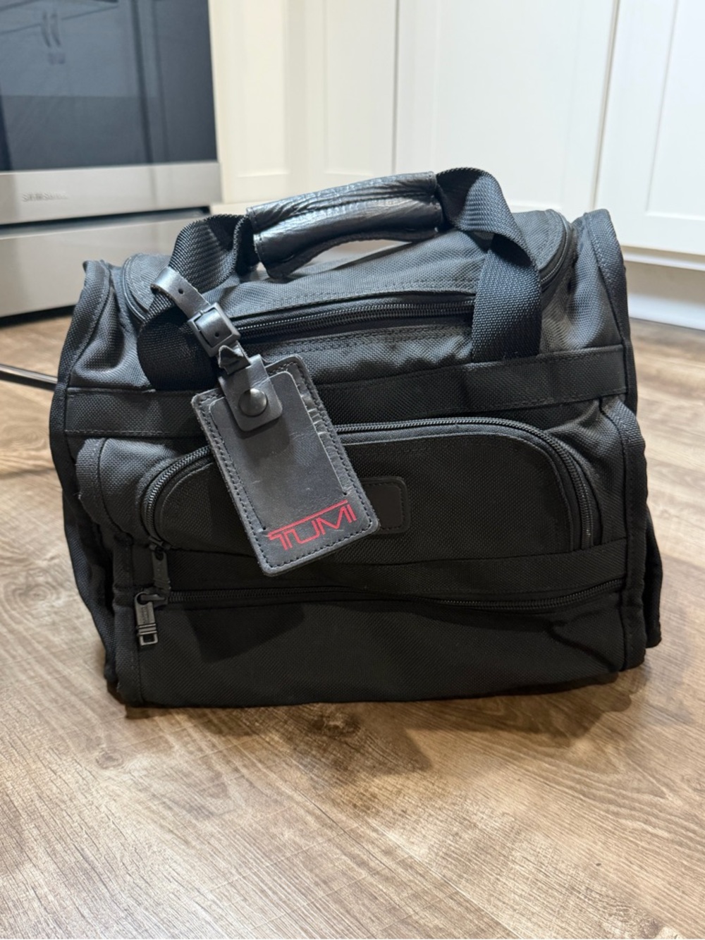 Preowned Tumi USA Black Ballistic Nylon 14” Compact Carry-On Travel Gym Bag Tote